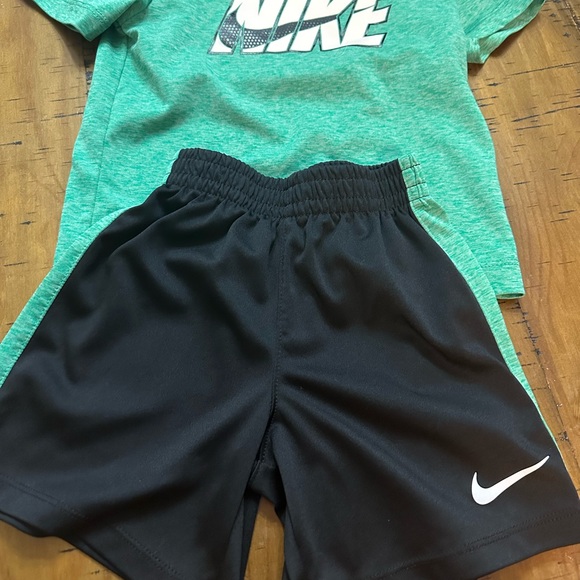 Nike Kids Black Athletic Shorts - Picture 2 of 3
